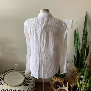GAP Tops - NWT • white button down collared gap blouse GAP Tops - NWT • white button down collared gap blouse